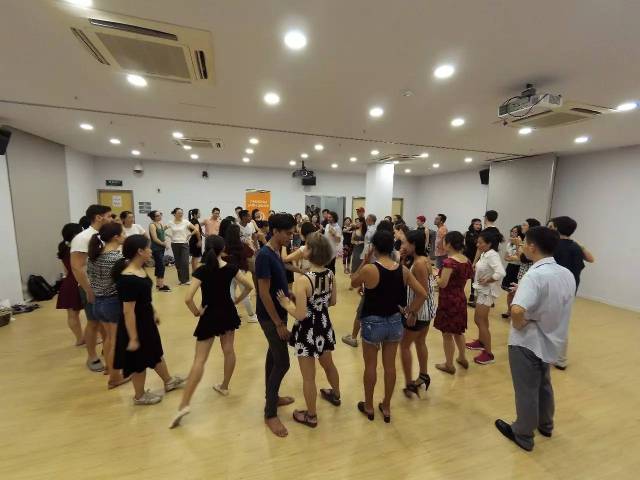 拉丁舞沙龙活动 taller de baile latino