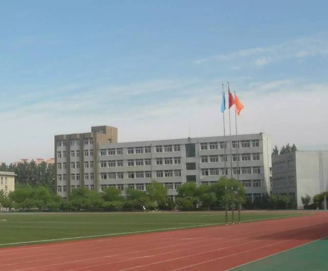 党和政府的关怀下,1906年诞生在复州城横山书院的大连瓦房店师范学校