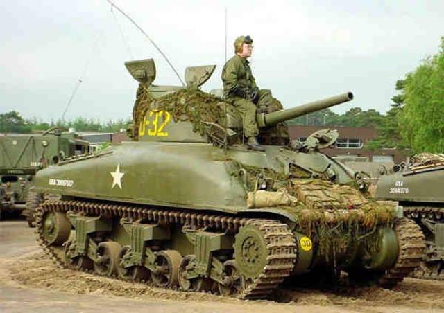 是没有谢尔曼m1这种坦克的,美国在二战中使用的坦克是m4谢尔曼(雪曼)