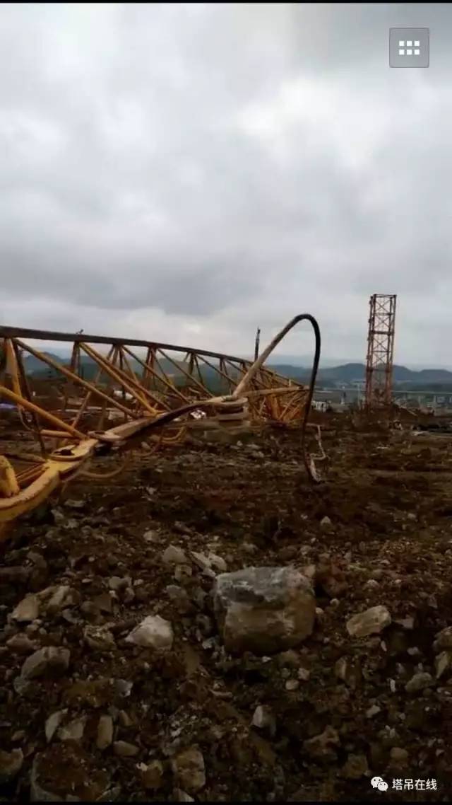 8月27日 突发事件,贵州毕节黔西县一在建工地塔吊发生倒塌事故