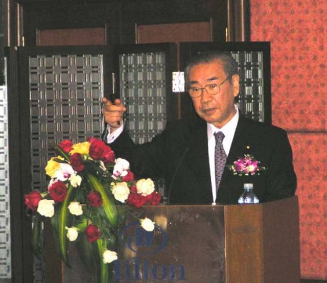 日本前首相羽田孜逝世,现首相安倍望尘莫及