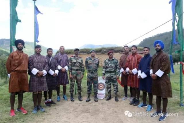记者抵近不丹一侧军事重镇 目击印军车队集结