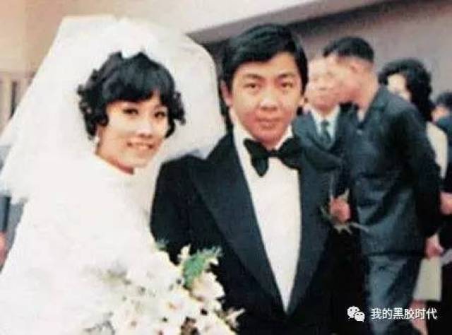 1971年,24岁的汪明荃 下嫁制衣业商人刘昌华.