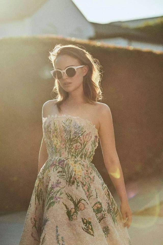 miss dior娜塔莉·波特曼最新代言写真 演绎肆意青春年华