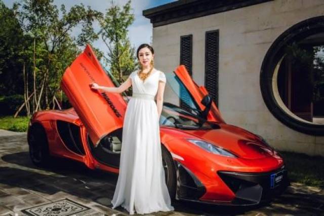 耳环女王鲜丹丹优雅亮相环球旅游小姐埃及之夜