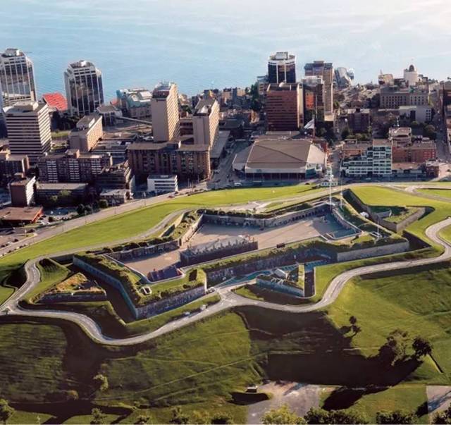 建造了一系列的军事城堡以抵御外敌,哈利法克斯城堡(halifax citadel)