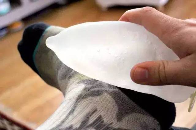 被爸妈发现包里的套套后,这样的巧妙回答才能避免尴尬