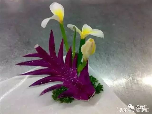 今天教大家几款简易菜品盘头装饰