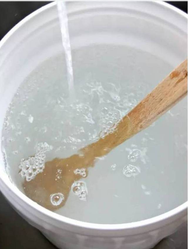 还买什么洗衣液?自己做的不伤皮肤,不伤衣服,超好闻!