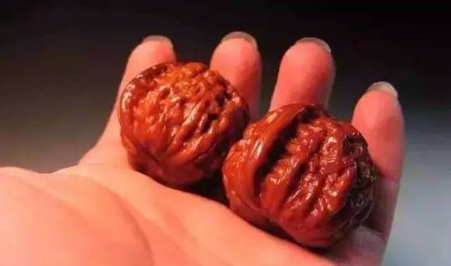 如何挑选文玩核桃方法 4a70a11fbd854f1ba158bb735d3cc40b.jpeg