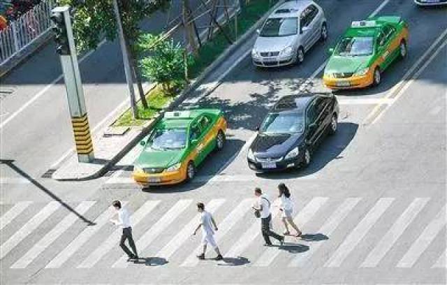 为什么在斑马线让了行人还要被扣分?那我以后还让不让