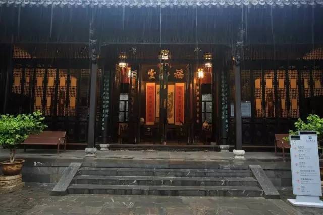 李鸿章故居是晚清军政大臣李鸿章的家宅,布局整齐,占地面积2000平方