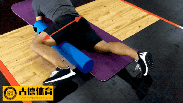 1)手脚支撑等基本姿势同"臀大肌的放松 2)注意将泡沫轴的位置向上