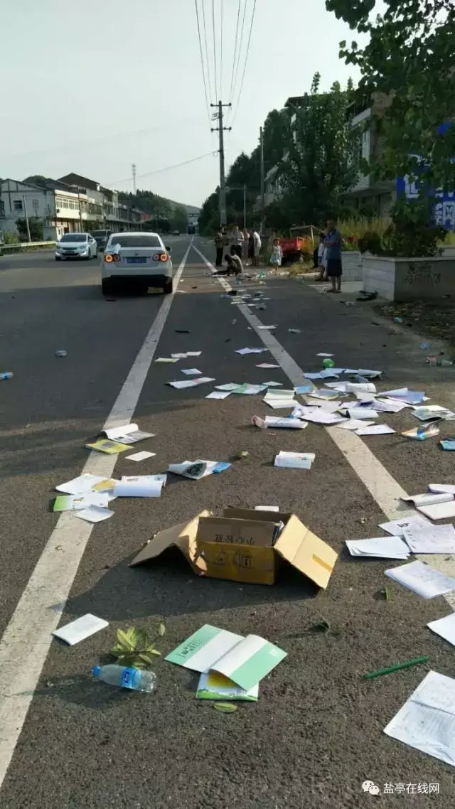 盐亭两河五一发生车祸,老人头部腿部受伤严重