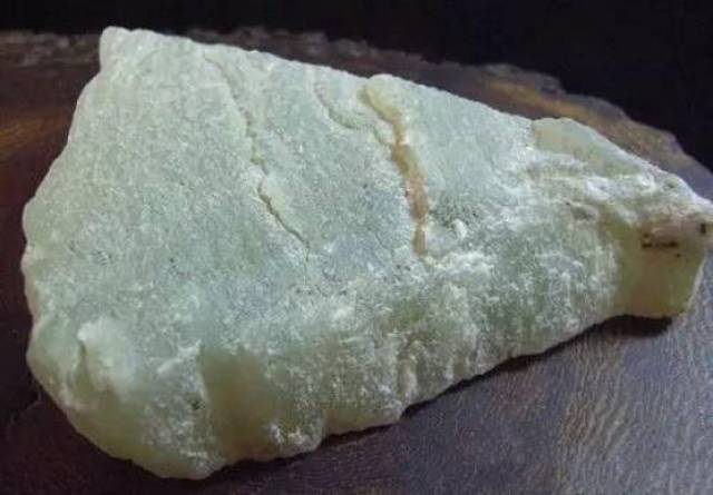 和田玉山料切料现场图,看完你就不会只迷恋籽料了!(多图)