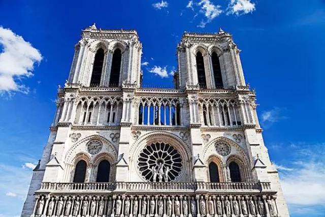 法国哥特式建筑的旷世杰作:巴黎圣母院