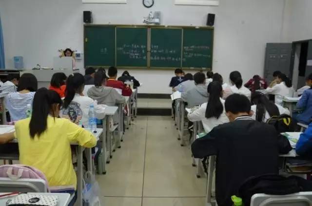 雏鹰试翅 跃跃于飞——弥勒市第一中学初中实验学部2017级新生报到