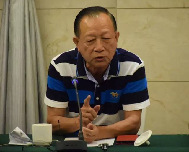 孔子协会副会长:郑嗣仲 郑先生提出三点:第一,明确"为谁服务",充分的