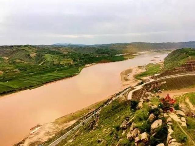 沿黄观光路榆林段,左手峡谷,右手黄河,沿途风景美爆了!