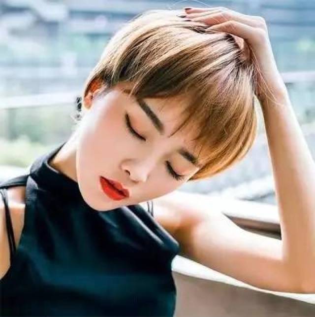 9款显脸小的时尚发型,总有一款适合你