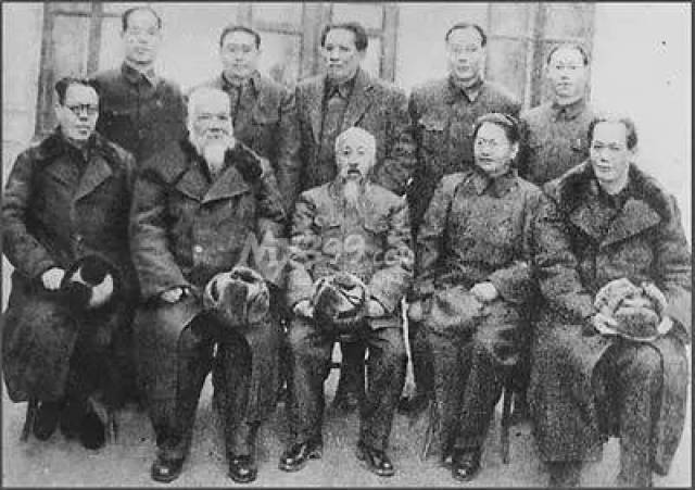 1948年9月29日,中华人民共和国第一次政协会议在马迭尔召开.