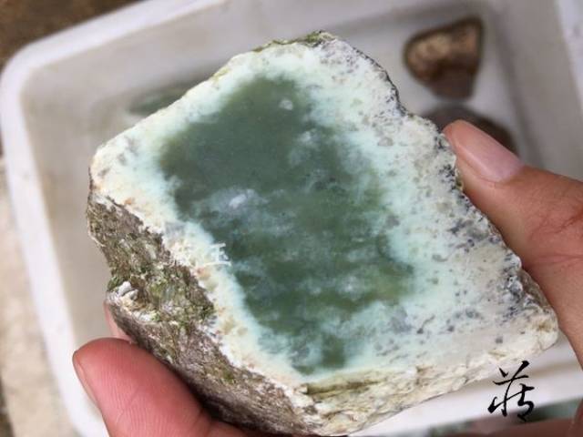 一个百万级的河磨料,切开后竟然是这样