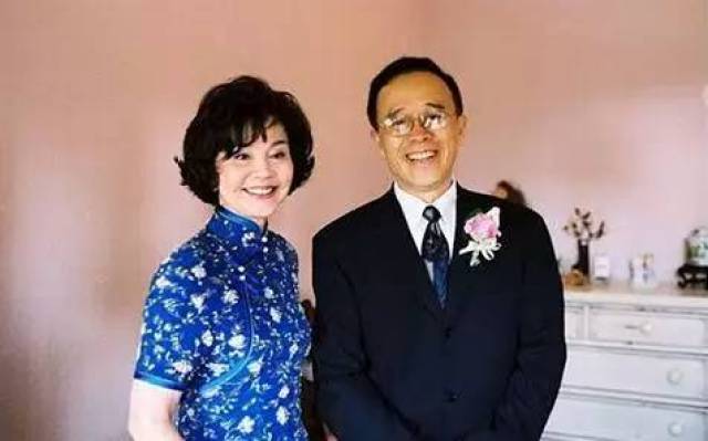 至于说为了"另一半"不拍吻戏 归亚蕾的丈夫就能打破这个说法 从阻拦到
