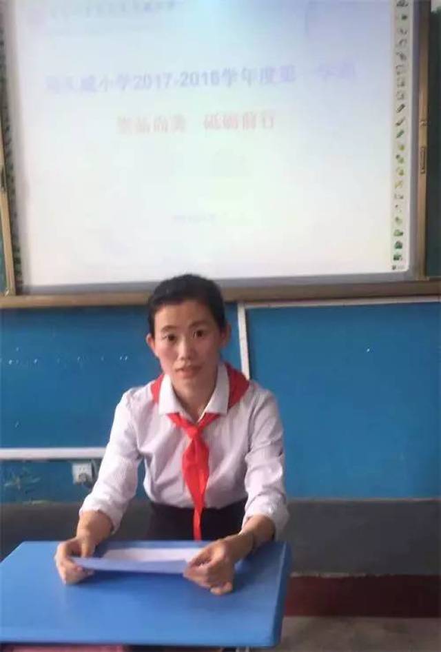 【多彩学少】黄岛区港头臧小学召开"以品格教育为主线的少先队辅导员