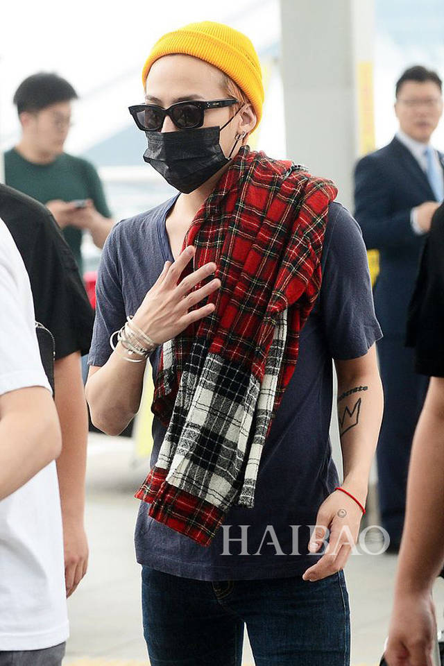 big bang组合成员权志龙 (g-dragon) 7月30日韩国仁川机场街拍 (飞