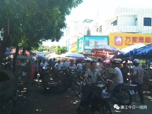 曝光丨廉江雅塘农贸市场附近乱摆卖现象严重