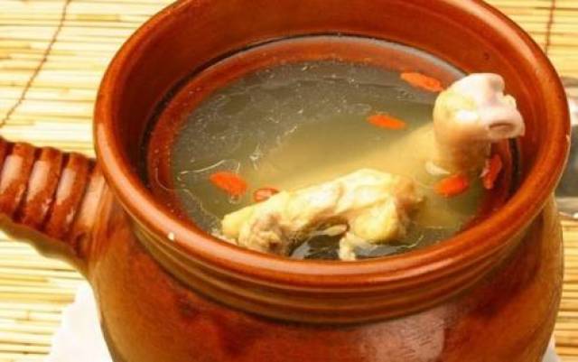 汤煲得越久越有营养?错!不同食材炖煮时间不同
