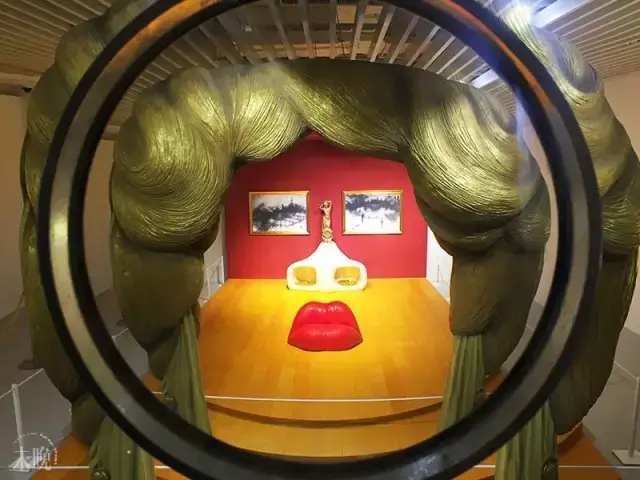 女明星梅维斯的脸(mae west"s face)