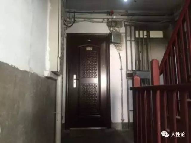 婚后,杨俪萍便住进了朱晓东家,开始 了在上海市虹口区商业一村的生活.