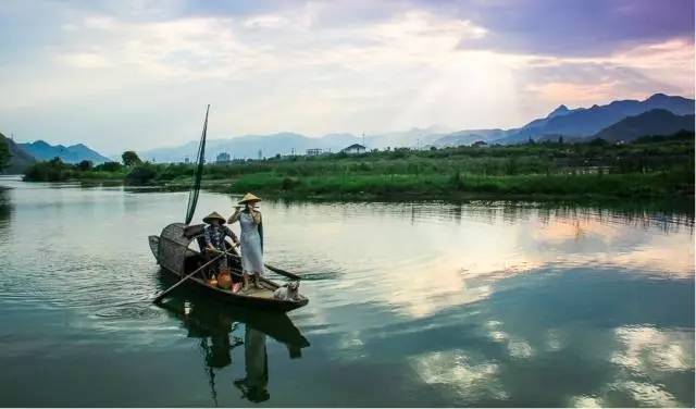 距离杭州100多公里,新安江畔有个雾漫的小渔村,这个季节美成仙境了