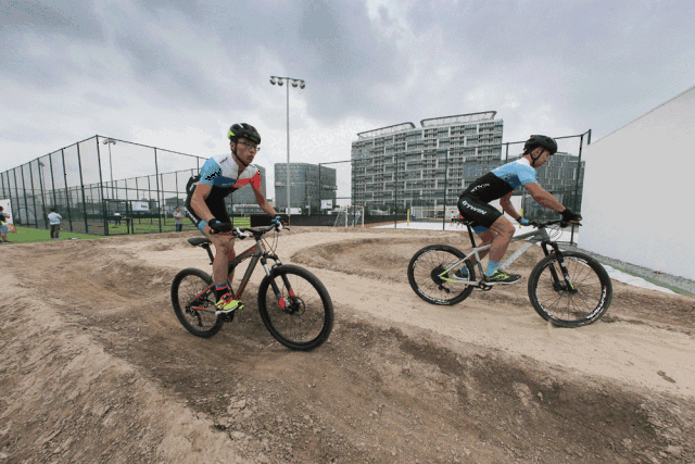 自行车场地是 上海第二家土坡场山地骑行场地.