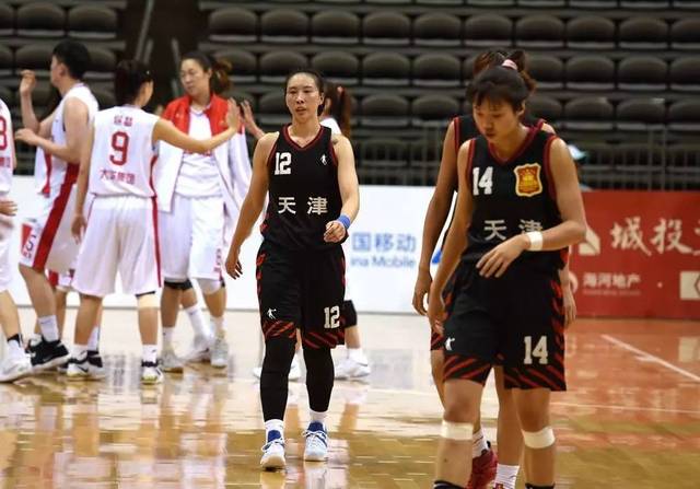 吴迪狂得30分难挽狂澜,"青涩"天津女篮首战惜败上海