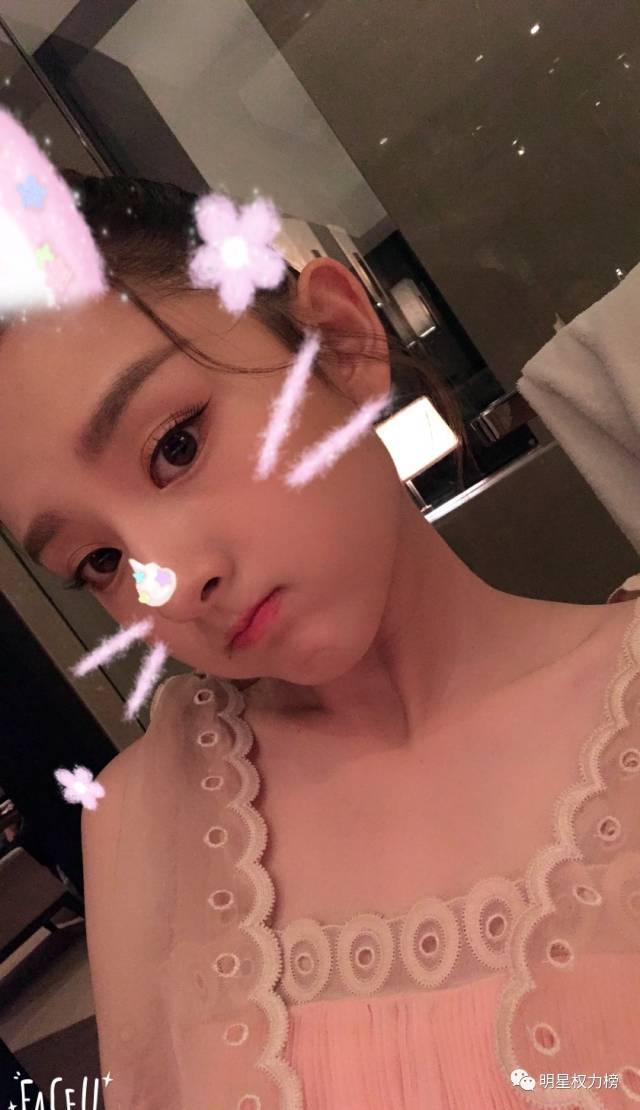 angelababy七年前的自拍还是港风十足的美少女范儿