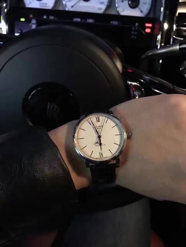 七,阿斯顿马丁等顶级豪车与顶级瑞士手表百达翡丽,江诗丹顿.