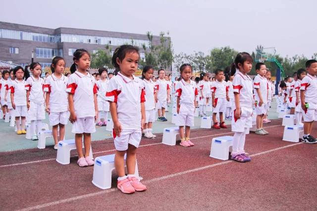 人大附中航天城学校首届小学一年级开学