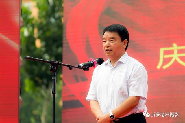 金雀山路证券营业部总经理:贾艳达 以及本次活动赞助单位老总:相荣涛