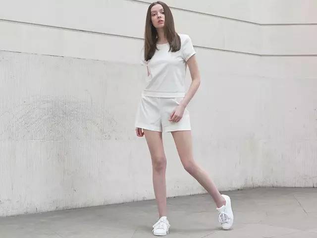 女生出门都很美,但在家穿什么,才暴露你的真品味!