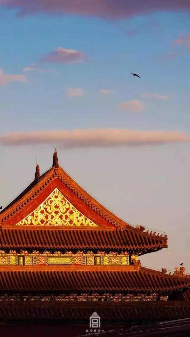 故宫的太和门,保和殿,乾清门及天安门都是重檐歇山顶.