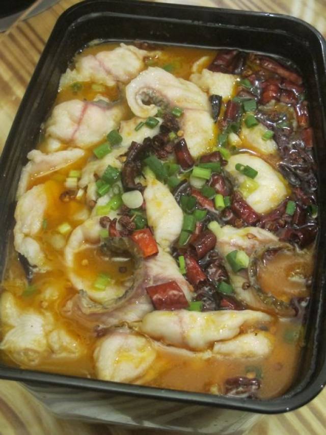 水煮黑鱼,鲜香微辣的口感让人食欲大开.