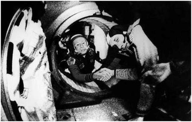 【热映中】《星际特工:千变态网页游戏排行榜星之城》《战狼2》《赛车总动员3:极速