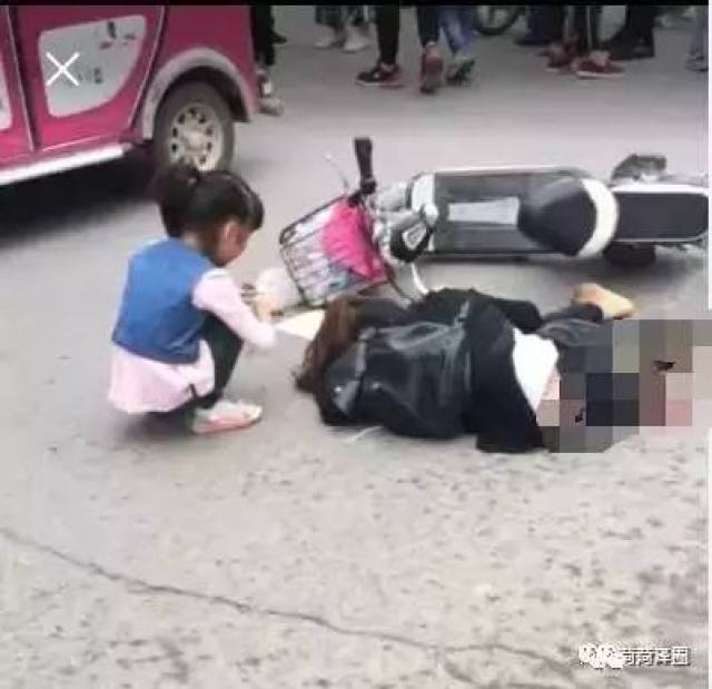 菏泽市区一女子被渣土车碾压死亡!女儿亲眼目睹!