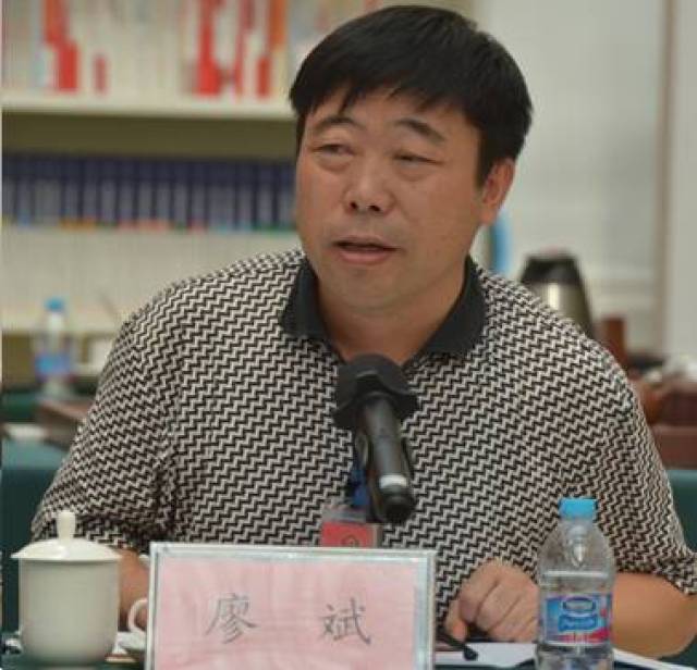 法治文化研究会副会长,中国人民大学法学院赵晓耕教授指出,既要总结