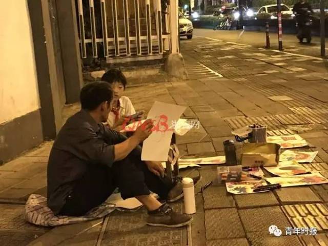 11岁男孩昨晚独自在杭州街头卖画,背后的真相让人十分