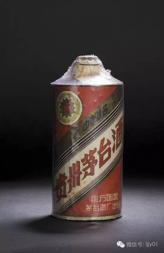 1953年后,茅台酒开始大规模外销,1954年,外销商标正标斜纹区域写有"