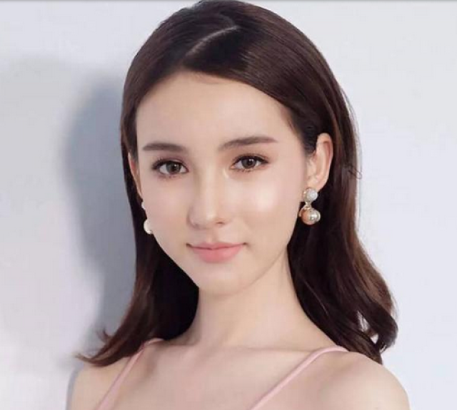 人妖选美皇后比基尼照,被称泰国版小angelababy!