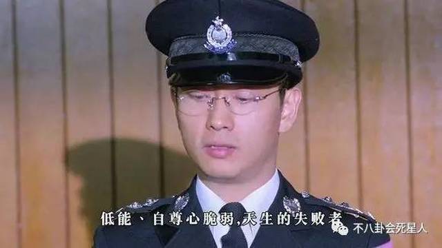 而谢君豪在《追凶20年》里乍一看是周海媚的上司,是个好人.